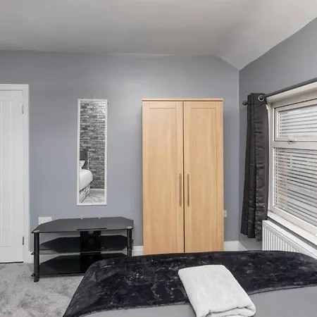 Town Centre Town House Free Wifi And Free On Street Parking