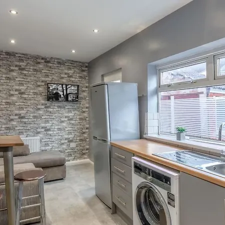 Town Centre Town House Free Wifi And Free On Street Parking *