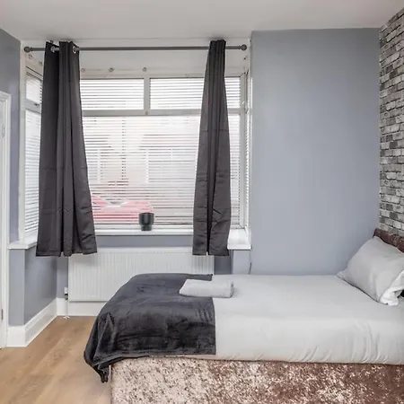 Town Centre Town House Free Wifi And Free On Street Parking 아파트