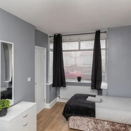 Town Centre Town House Free Wifi And Free On Street Parking 米德尔斯伯勒